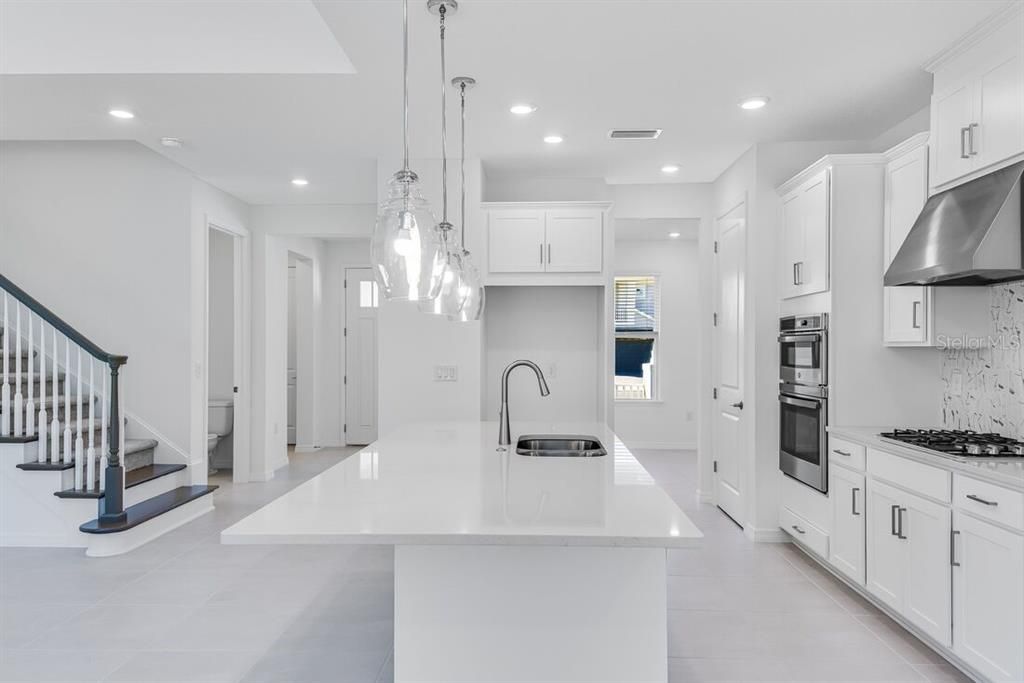 Activo con contrato: $546,019 (4 camas, 3 baños, 2600 Pies cuadrados)