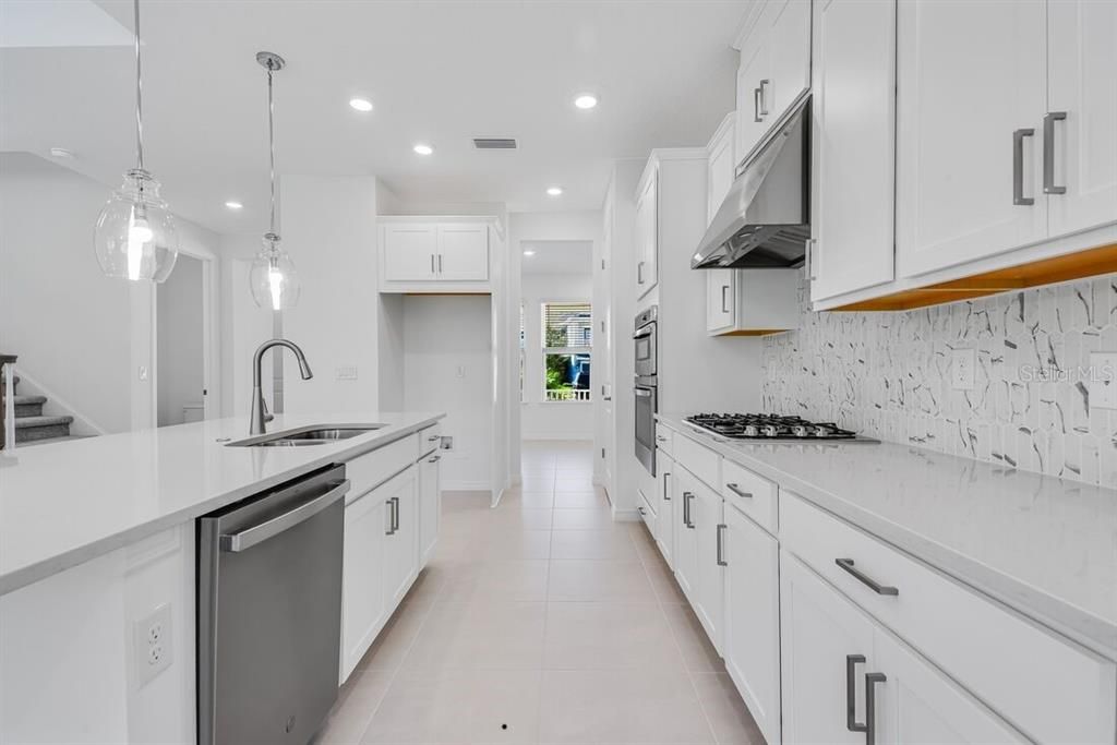 Activo con contrato: $546,019 (4 camas, 3 baños, 2600 Pies cuadrados)