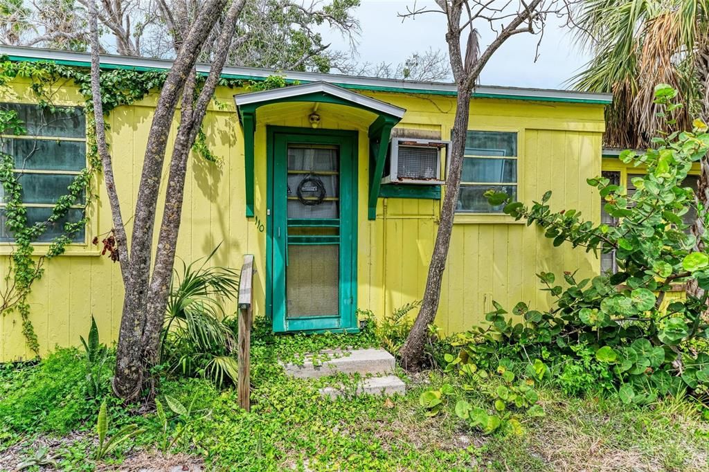 Recently Sold: $1,850,000 (1 beds, 1 baths, 596 Square Feet)