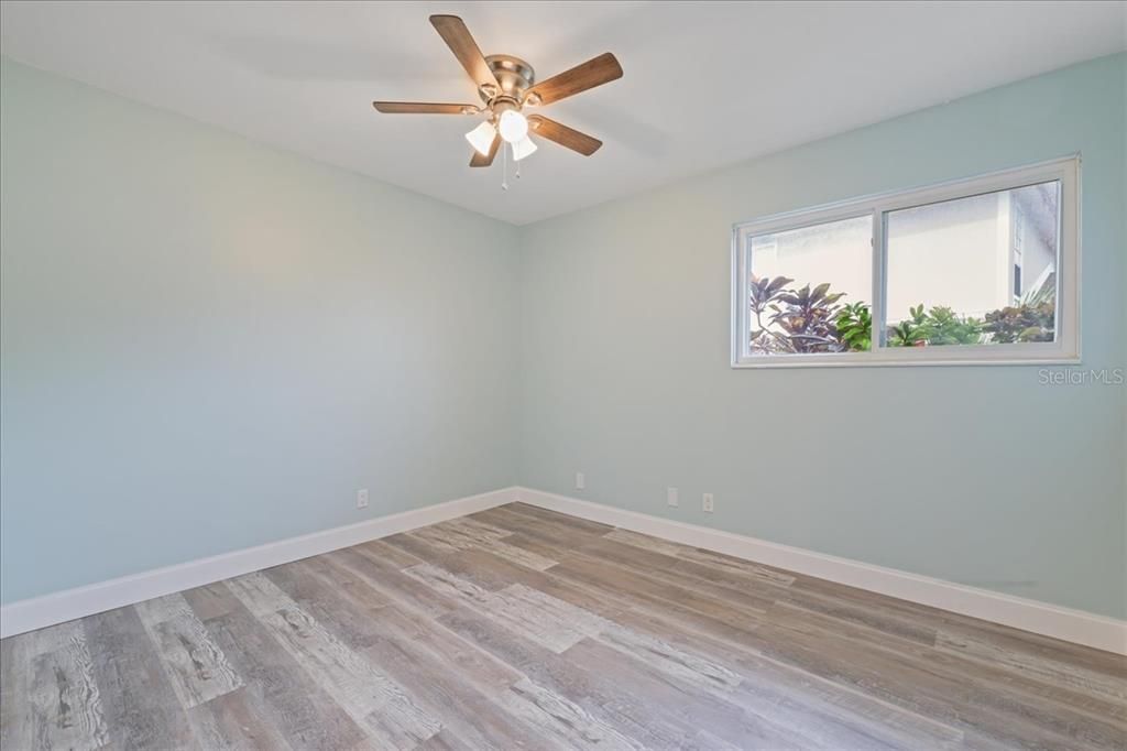 待售: $155,000 (2 贝兹, 1 浴室, 760 平方英尺)