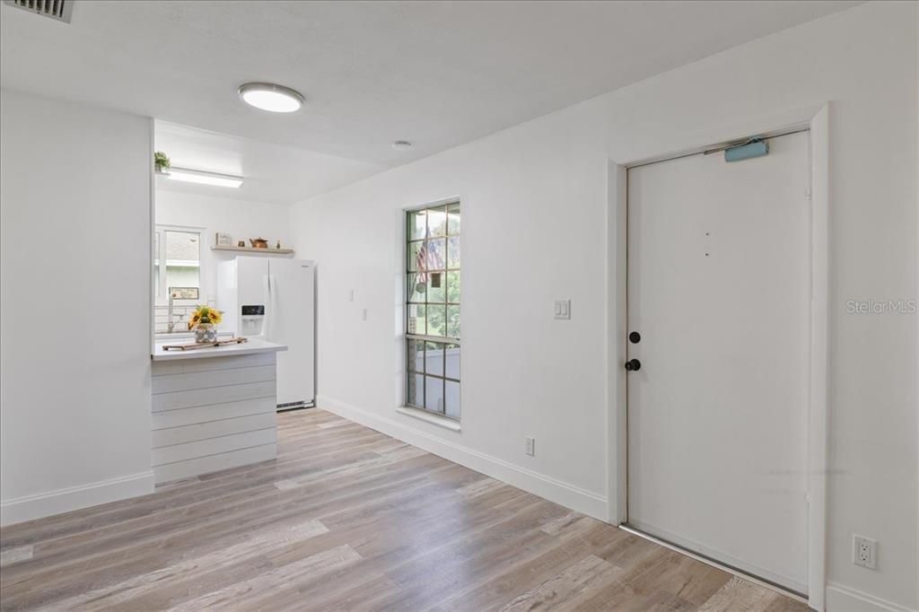 待售: $155,000 (2 贝兹, 1 浴室, 760 平方英尺)