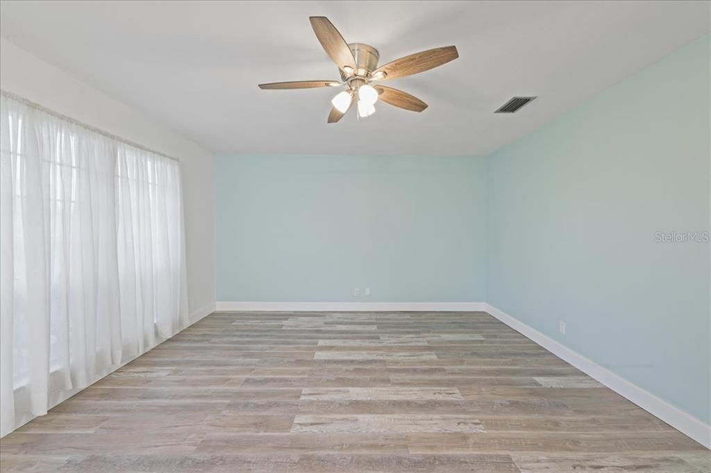 待售: $155,000 (2 贝兹, 1 浴室, 760 平方英尺)