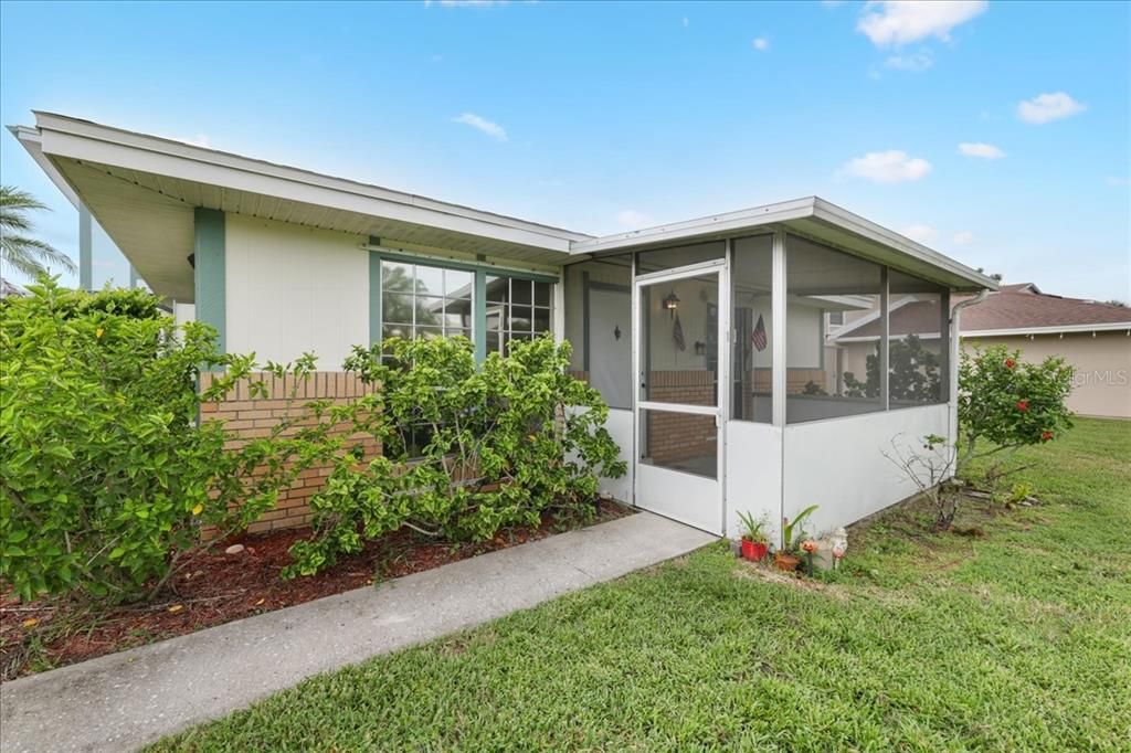 待售: $155,000 (2 贝兹, 1 浴室, 760 平方英尺)