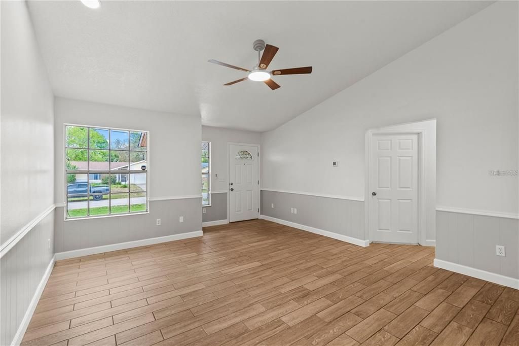 Под контрактом: $1,800 (3 спален, 2 ванн, 1138 Квадратных фут)