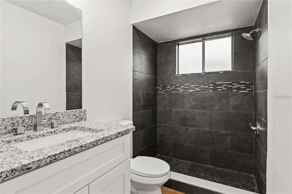 Под контрактом: $1,800 (3 спален, 2 ванн, 1138 Квадратных фут)