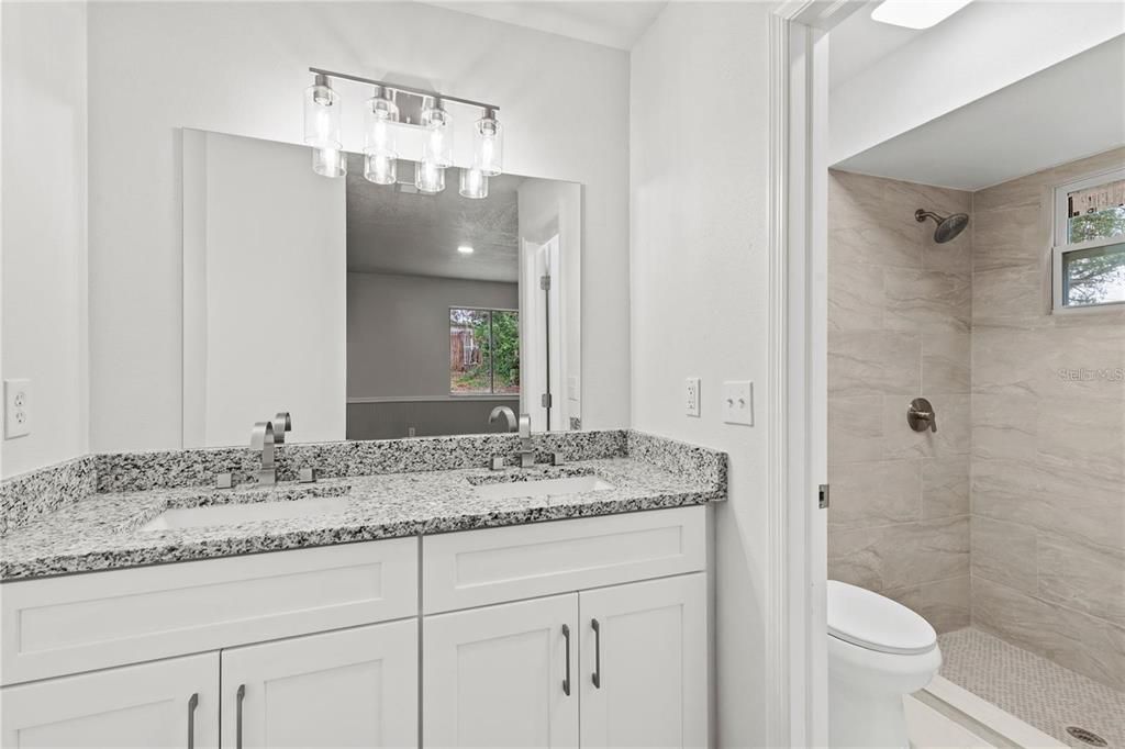 Под контрактом: $1,800 (3 спален, 2 ванн, 1138 Квадратных фут)