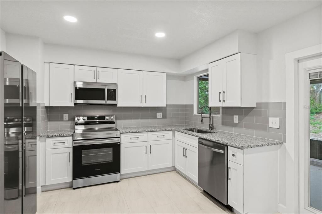 Под контрактом: $1,800 (3 спален, 2 ванн, 1138 Квадратных фут)