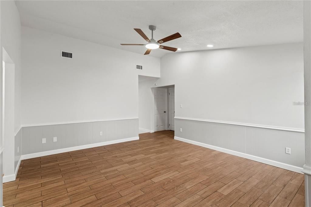 Под контрактом: $1,800 (3 спален, 2 ванн, 1138 Квадратных фут)