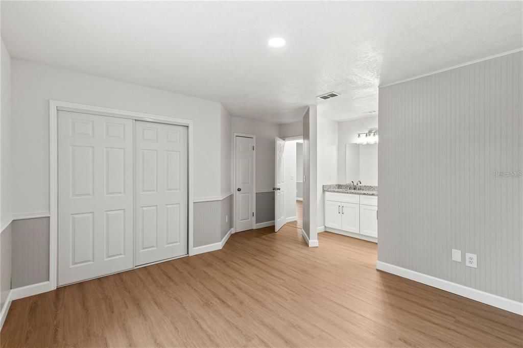 Под контрактом: $1,800 (3 спален, 2 ванн, 1138 Квадратных фут)