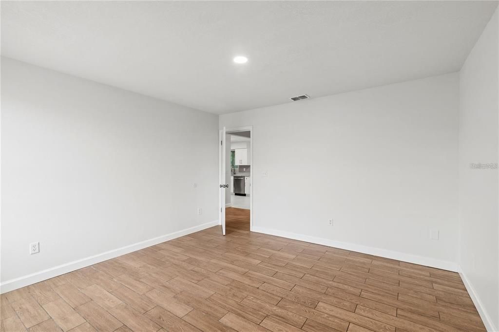 Под контрактом: $1,800 (3 спален, 2 ванн, 1138 Квадратных фут)