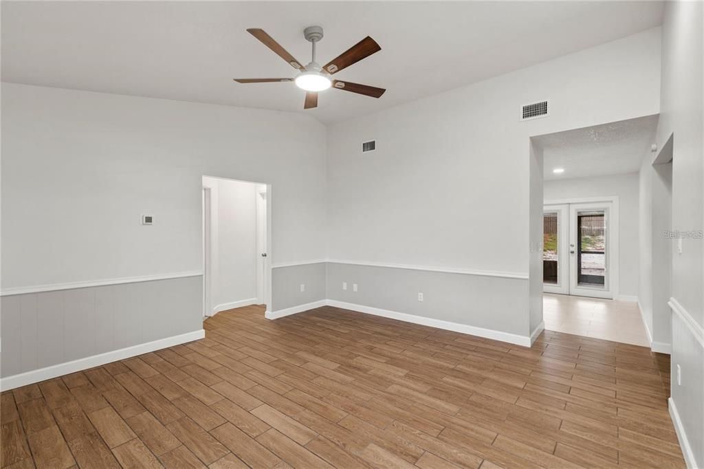 Под контрактом: $1,800 (3 спален, 2 ванн, 1138 Квадратных фут)