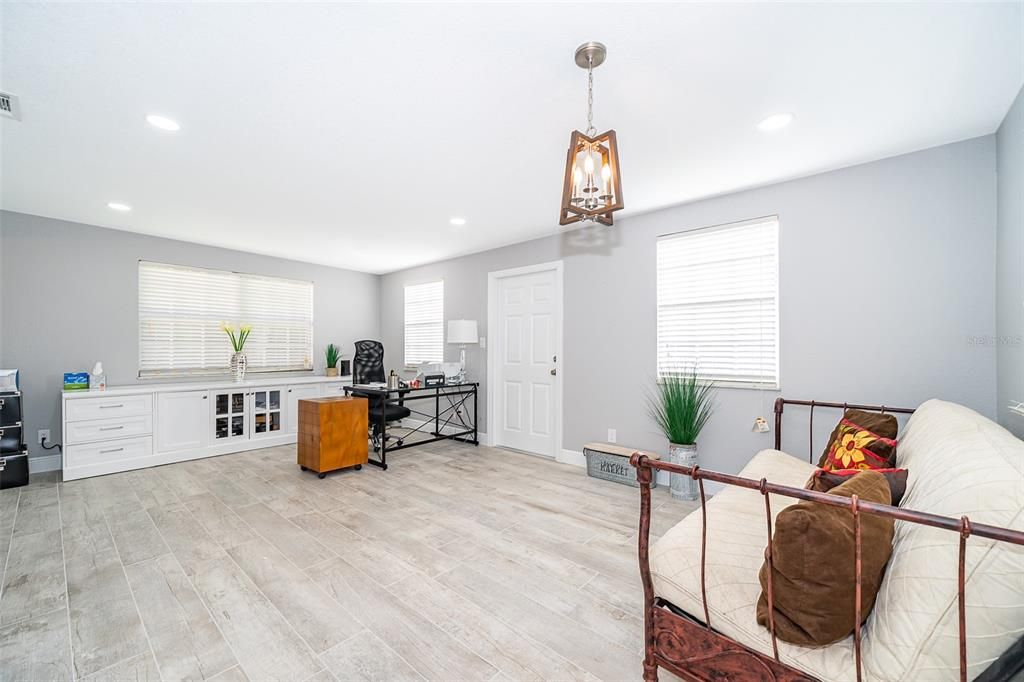 For Rent: $2,700 (3 beds, 2 baths, 1433 Square Feet)