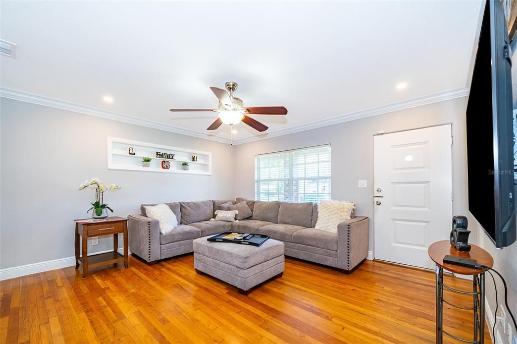 For Rent: $2,700 (3 beds, 2 baths, 1433 Square Feet)