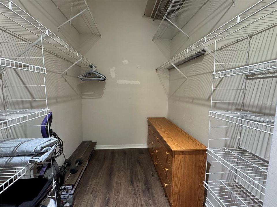 For Sale: $124,500 (1 beds, 1 baths, 635 Square Feet)