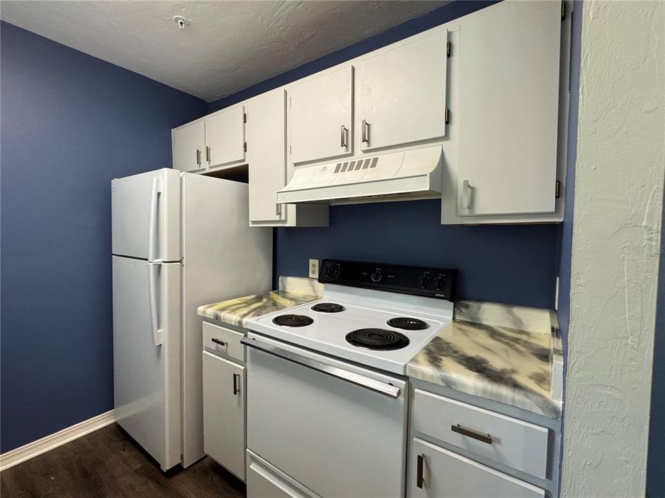 For Sale: $124,500 (1 beds, 1 baths, 635 Square Feet)