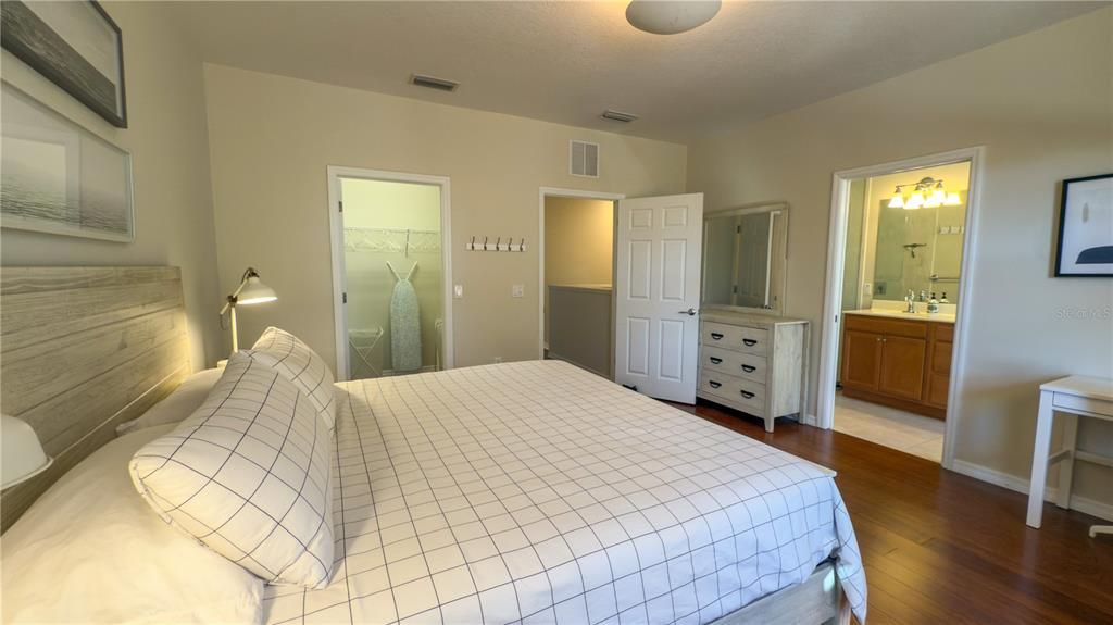 For Rent: $3,800 (3 beds, 2 baths, 1661 Square Feet)