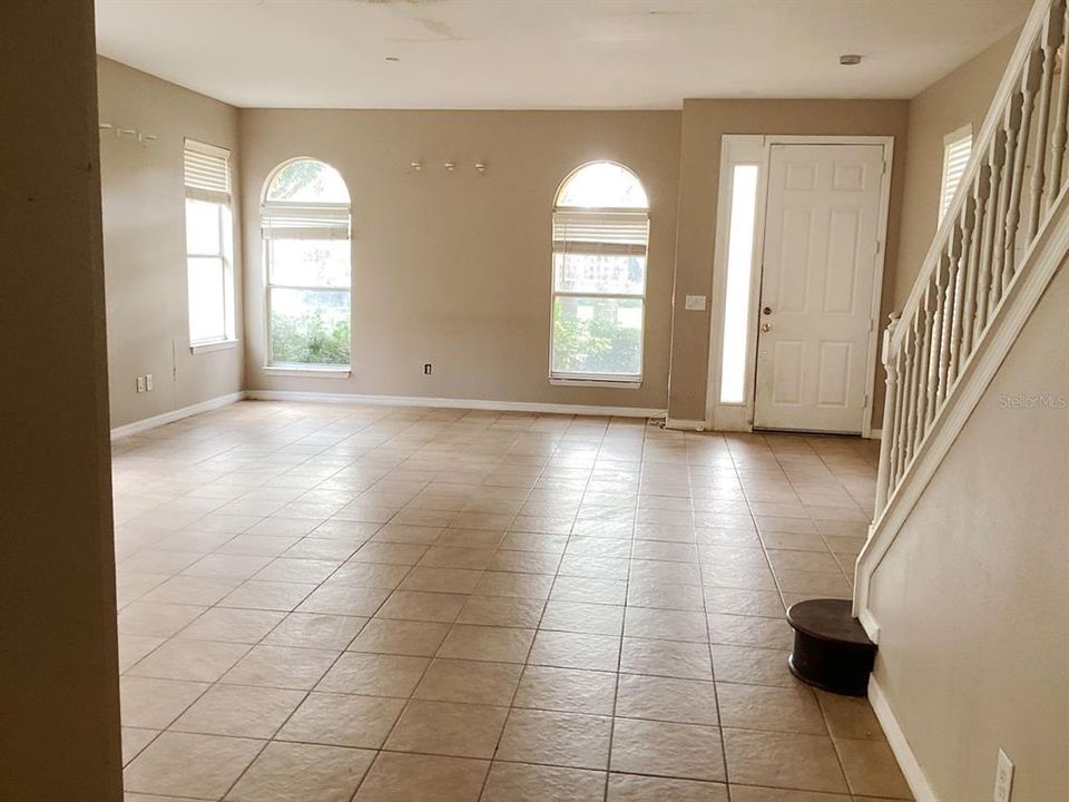 Activo con contrato: $474,900 (5 camas, 5 baños, 3505 Pies cuadrados)