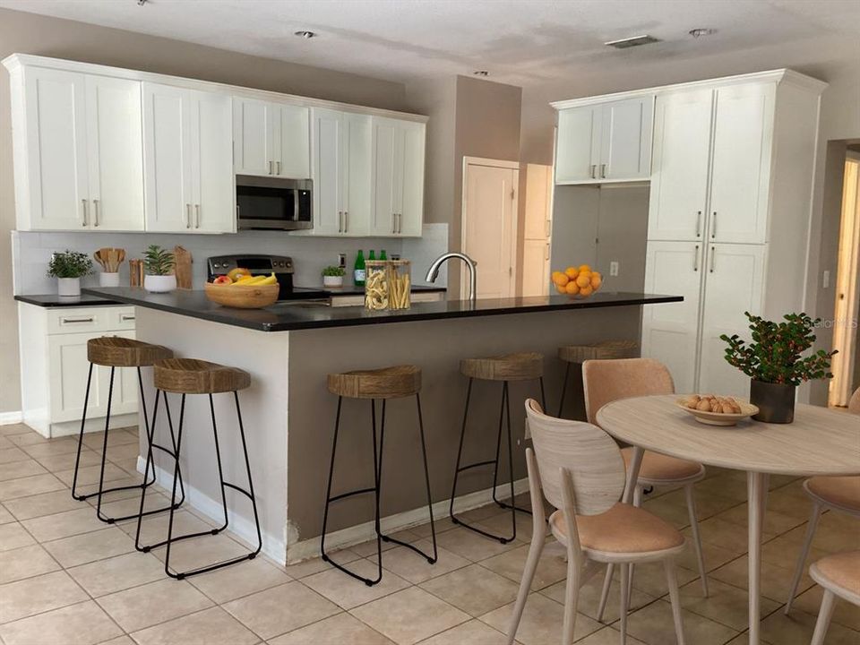 Activo con contrato: $474,900 (5 camas, 5 baños, 3505 Pies cuadrados)