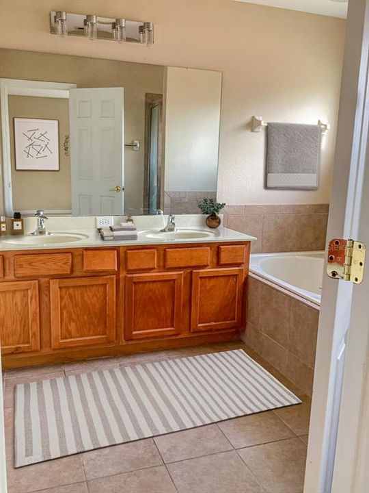 Activo con contrato: $474,900 (5 camas, 5 baños, 3505 Pies cuadrados)