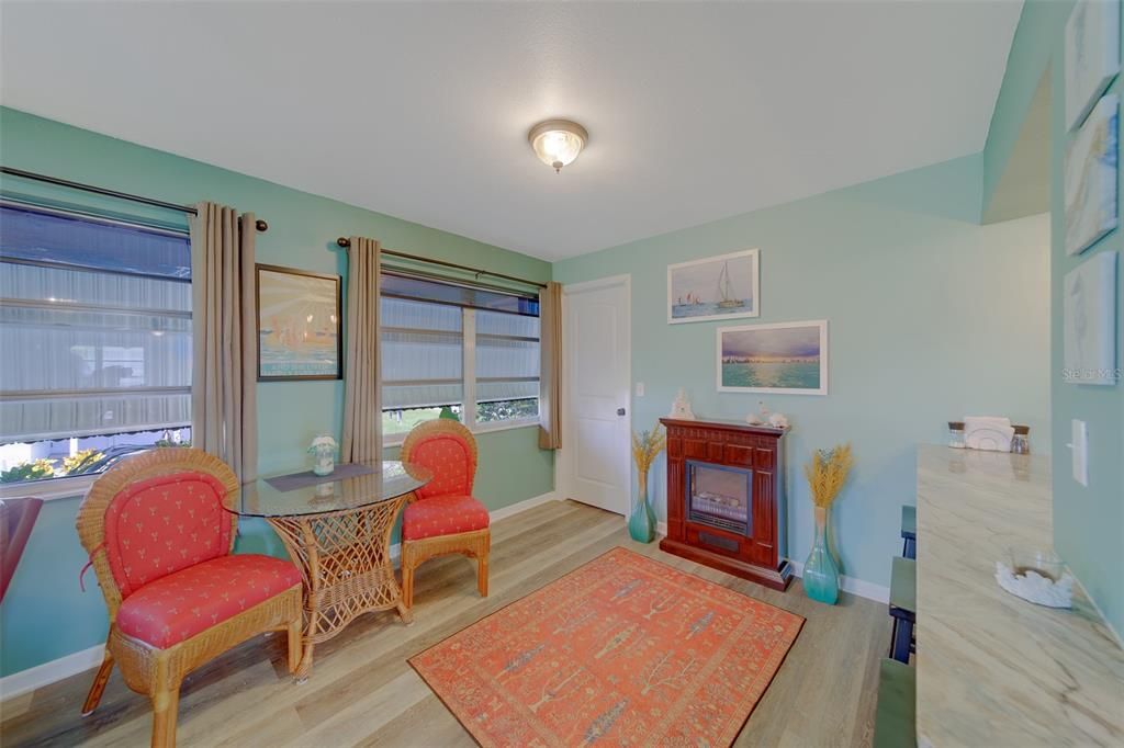 В аренду: $4,500 (2 спален, 2 ванн, 1402 Квадратных фут)