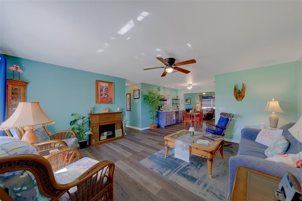 В аренду: $4,500 (2 спален, 2 ванн, 1402 Квадратных фут)