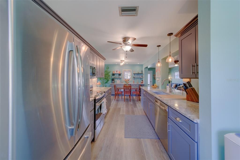 В аренду: $4,500 (2 спален, 2 ванн, 1402 Квадратных фут)