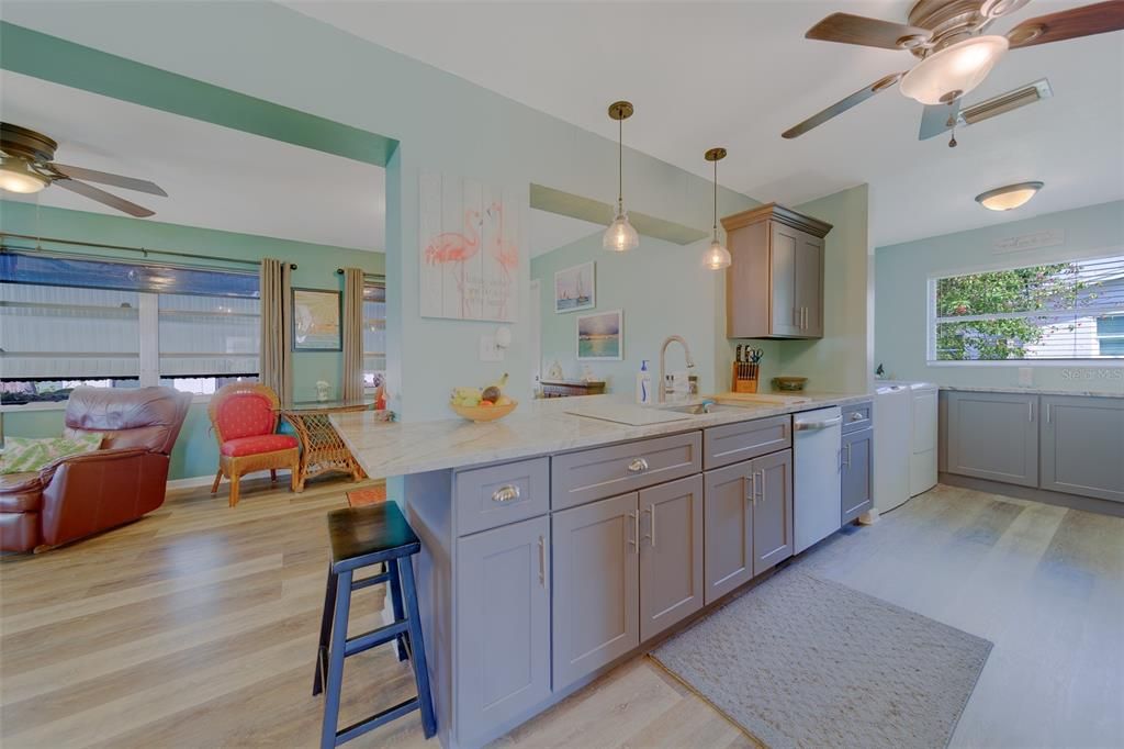 В аренду: $4,500 (2 спален, 2 ванн, 1402 Квадратных фут)