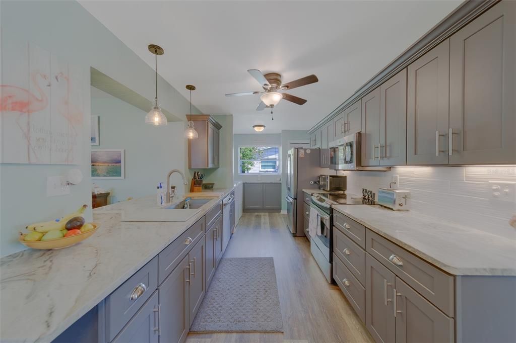 В аренду: $4,500 (2 спален, 2 ванн, 1402 Квадратных фут)