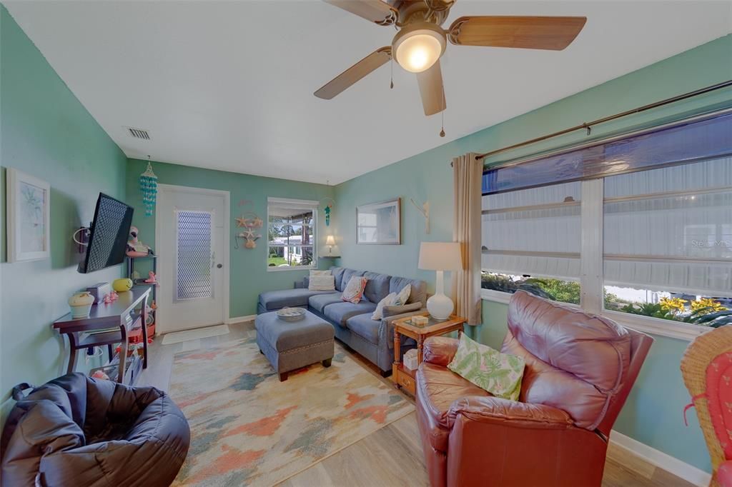 В аренду: $4,500 (2 спален, 2 ванн, 1402 Квадратных фут)