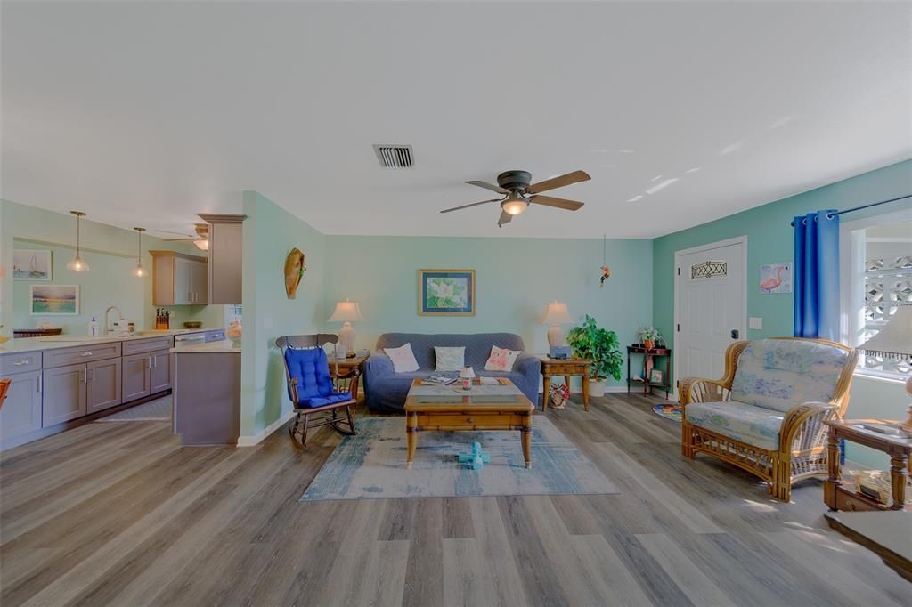 В аренду: $4,500 (2 спален, 2 ванн, 1402 Квадратных фут)