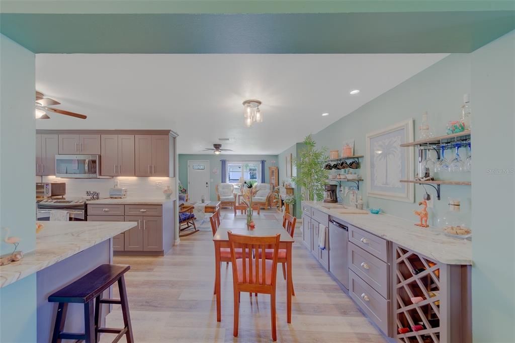 В аренду: $4,500 (2 спален, 2 ванн, 1402 Квадратных фут)