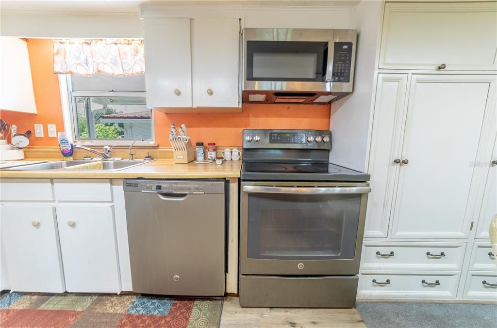 待售: $282,500 (4 贝兹, 3 浴室, 2146 平方英尺)