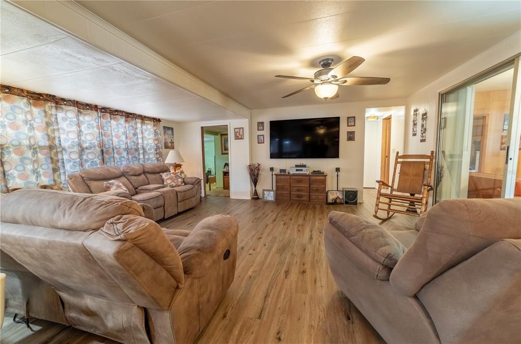 待售: $282,500 (4 贝兹, 3 浴室, 2146 平方英尺)