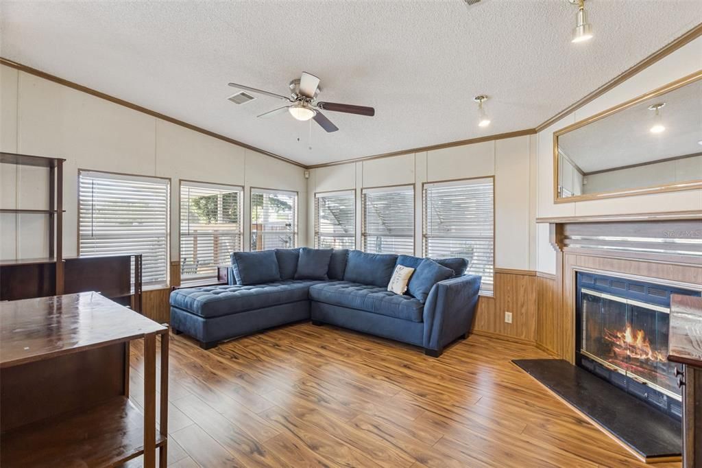 待售: $215,000 (3 贝兹, 2 浴室, 1620 平方英尺)