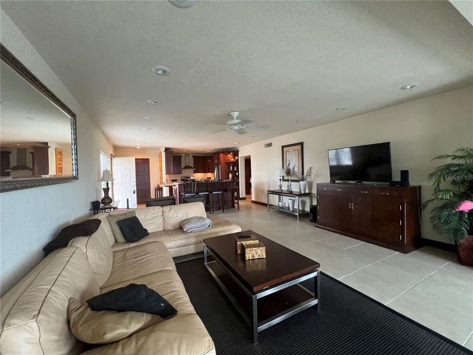 For Rent: $5,250 (2 beds, 2 baths, 1547 Square Feet)