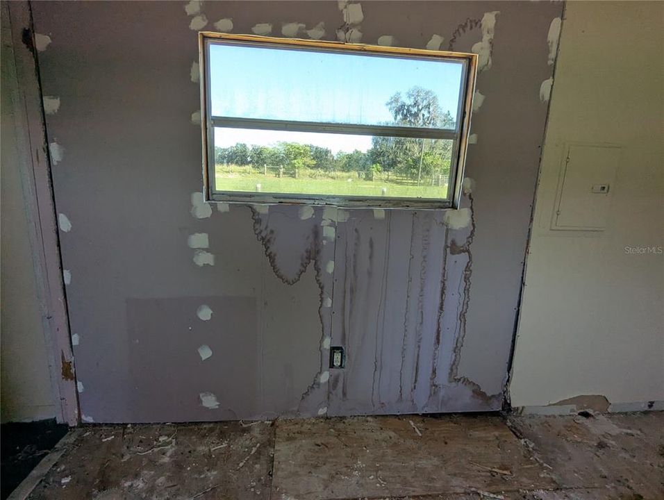 For Sale: $250,000 (2 beds, 2 baths, 720 Square Feet)