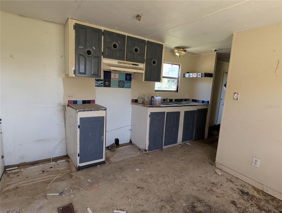 For Sale: $250,000 (2 beds, 2 baths, 720 Square Feet)