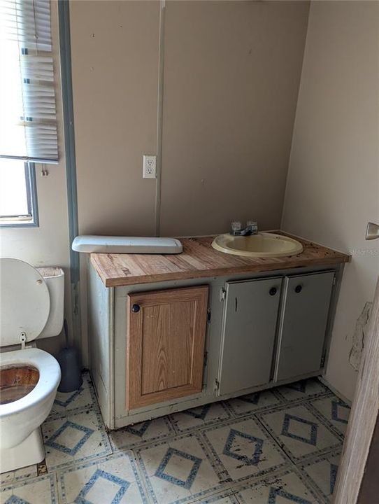 For Sale: $250,000 (2 beds, 2 baths, 720 Square Feet)