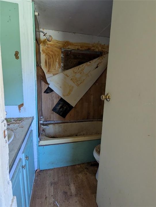 For Sale: $250,000 (2 beds, 2 baths, 720 Square Feet)