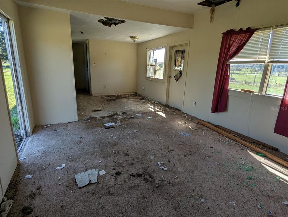 For Sale: $250,000 (2 beds, 2 baths, 720 Square Feet)