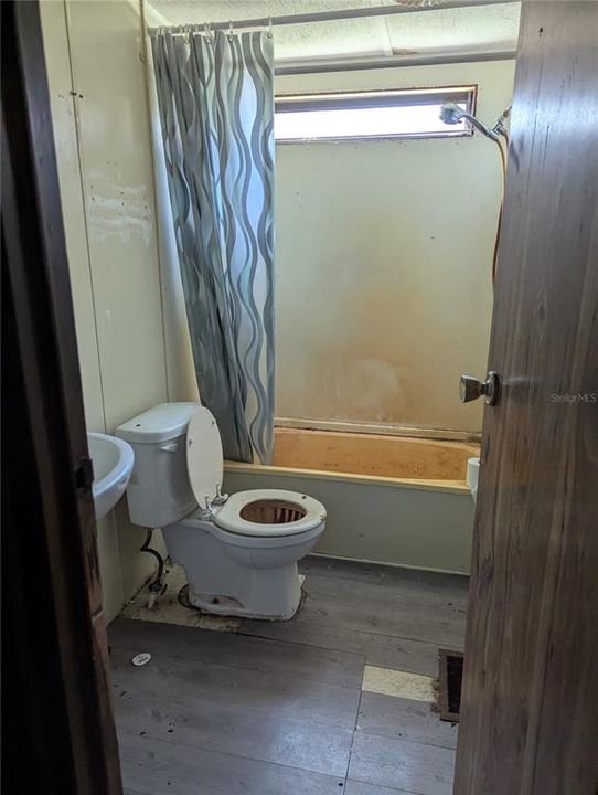 For Sale: $250,000 (2 beds, 2 baths, 720 Square Feet)