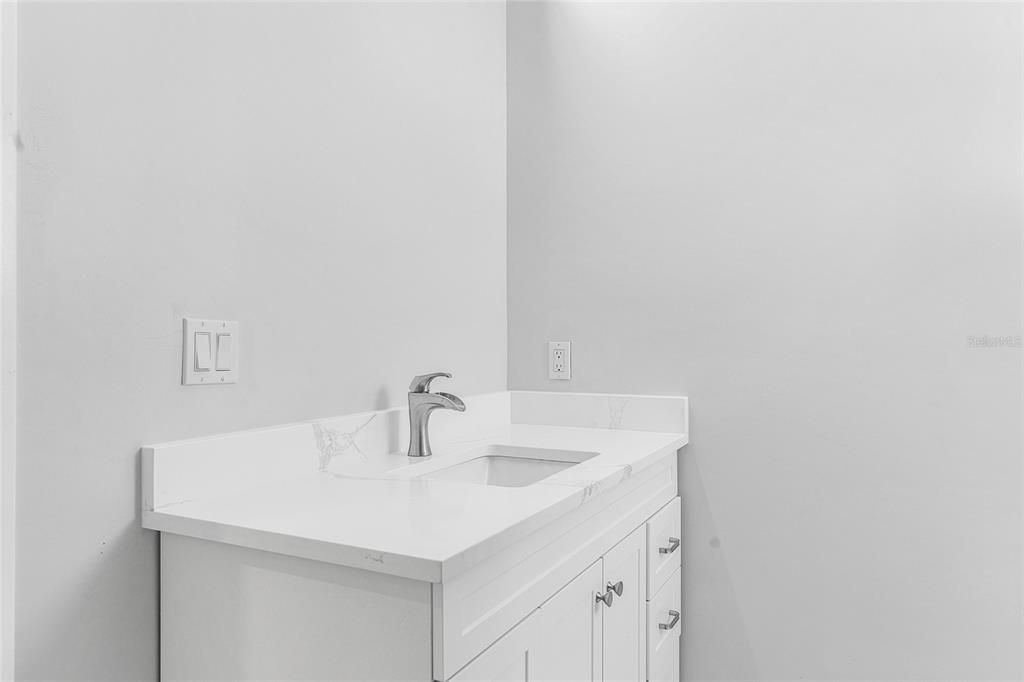 En Venta: $359,900 (4 camas, 2 baños, 1714 Pies cuadrados)