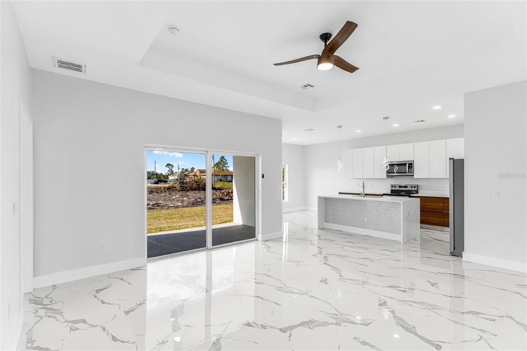 En Venta: $359,900 (4 camas, 2 baños, 1714 Pies cuadrados)