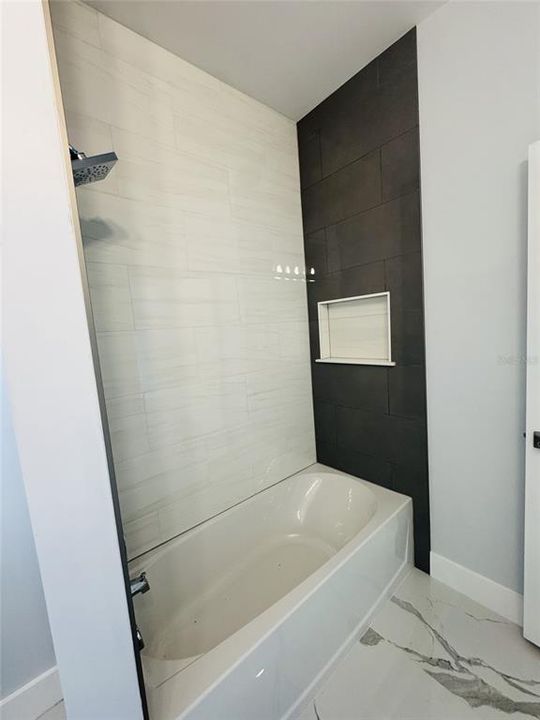 En Venta: $359,900 (4 camas, 2 baños, 1714 Pies cuadrados)