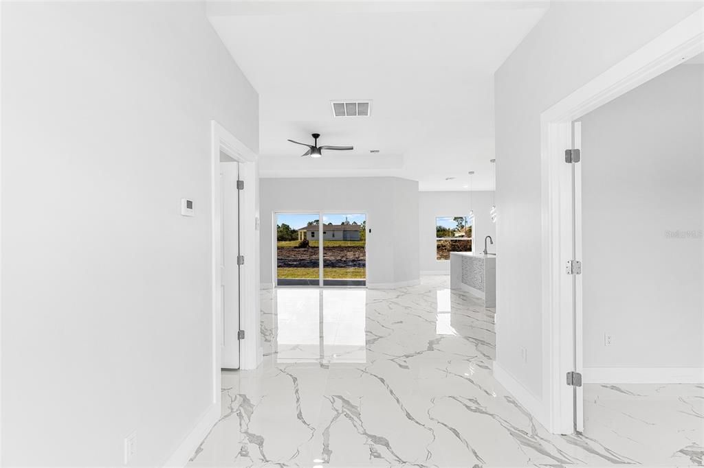 En Venta: $359,900 (4 camas, 2 baños, 1714 Pies cuadrados)