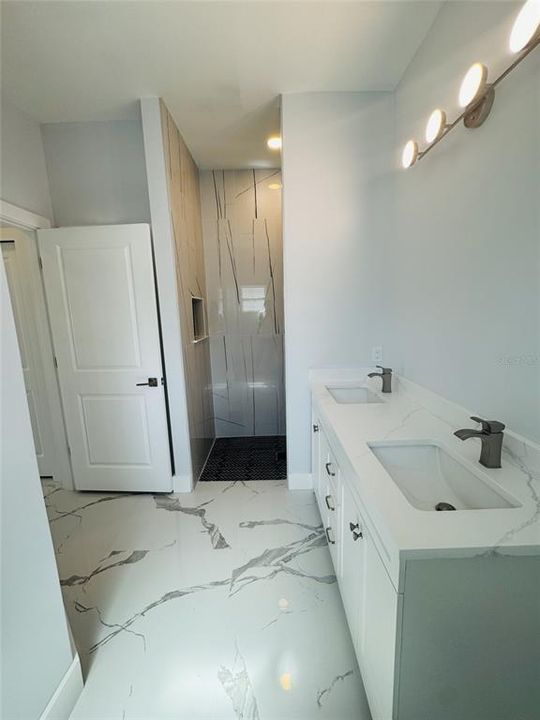 En Venta: $359,900 (4 camas, 2 baños, 1714 Pies cuadrados)