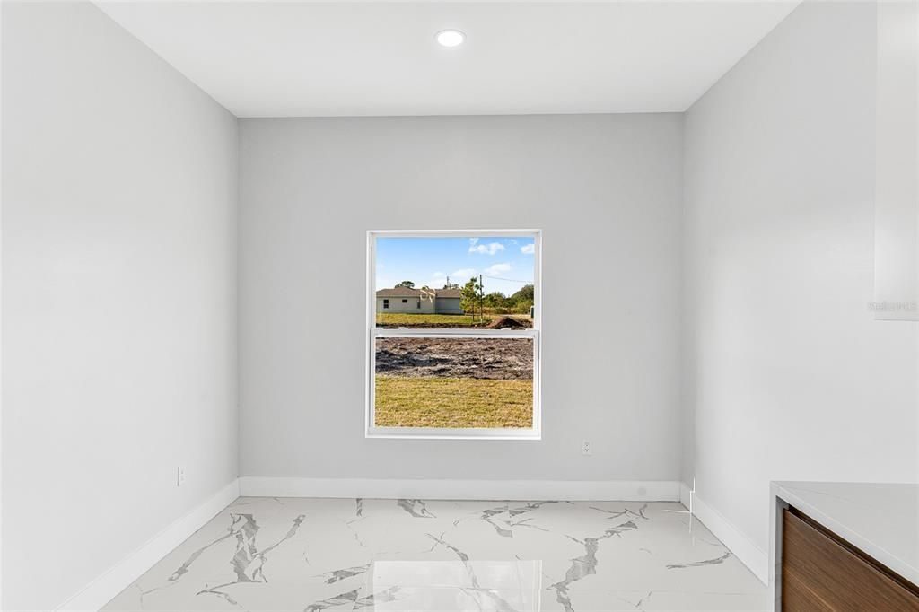 En Venta: $359,900 (4 camas, 2 baños, 1714 Pies cuadrados)