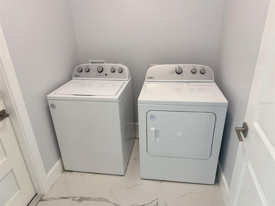 En Venta: $359,900 (4 camas, 2 baños, 1714 Pies cuadrados)