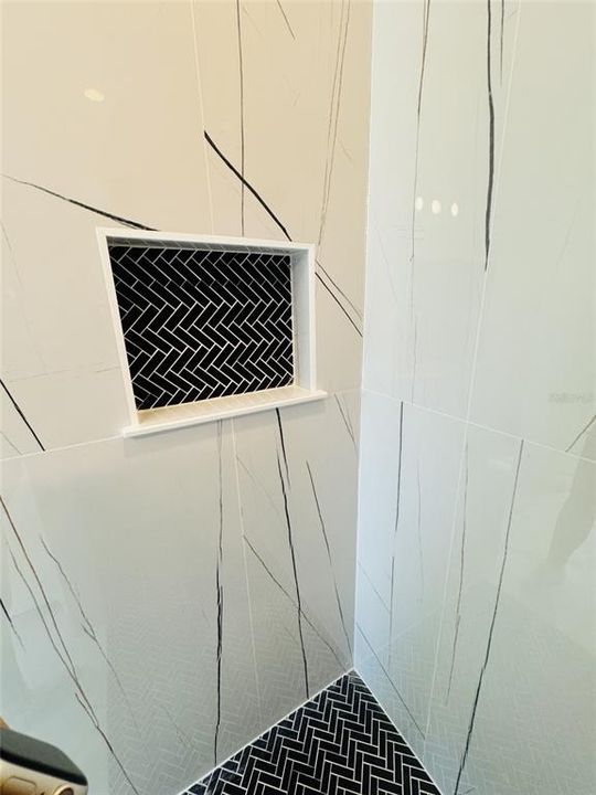 En Venta: $359,900 (4 camas, 2 baños, 1714 Pies cuadrados)