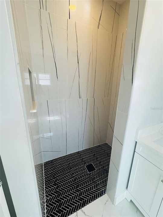 En Venta: $359,900 (4 camas, 2 baños, 1714 Pies cuadrados)